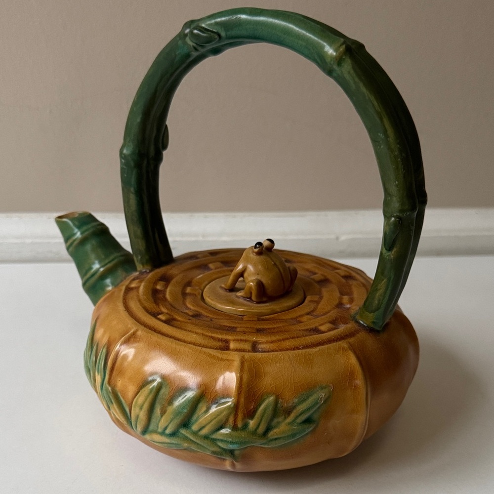 Ceramic Bamboo-Inspired Teapot w/Frog & Handle & 2 cans of The Republic of Tea - Picture 3 of 16